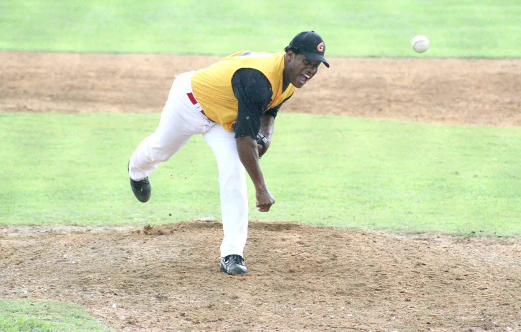 El lanzador José Cabrera fue uno de los principales hombres en el primer campeonato de los Granjeros de Moca en el beisbol de verano